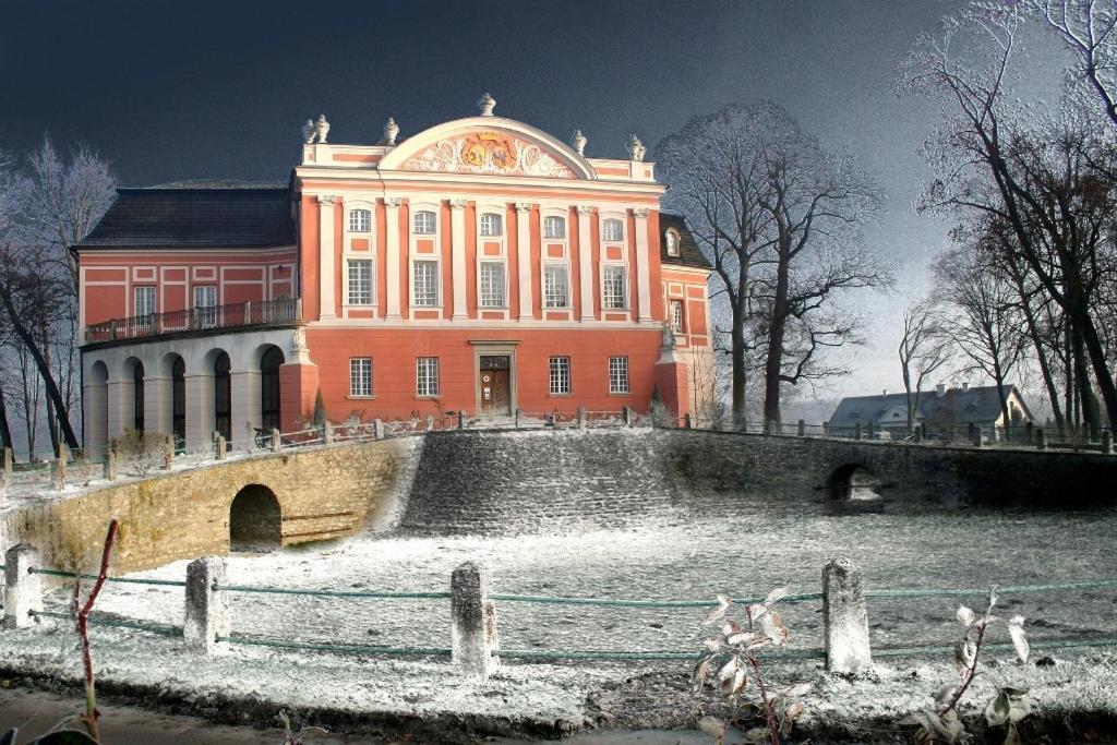 الشقق الفندقية Palac Kurozwęki المظهر الخارجي الصورة